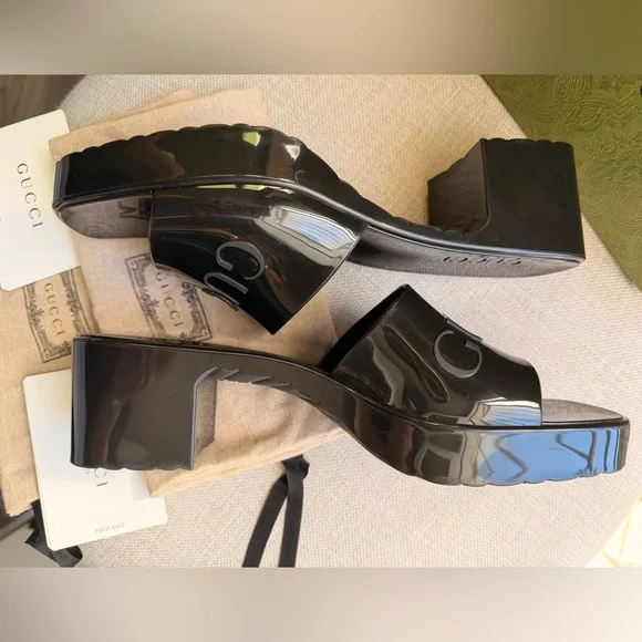 GUCCI Black Slip On Rubber Sandal Short Stack Heel EU 39
